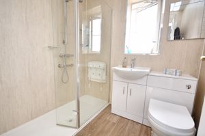 Shower room- click for photo gallery
